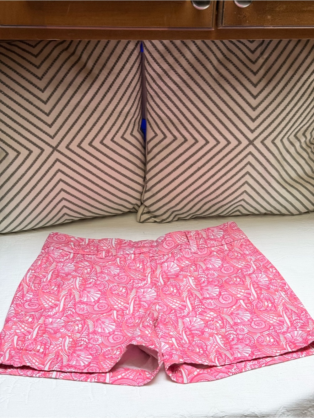 Vineyard Vines Sea Shell Patterned Women’s 5” Inseam Shorts